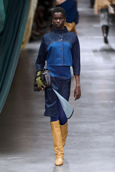 Look 23